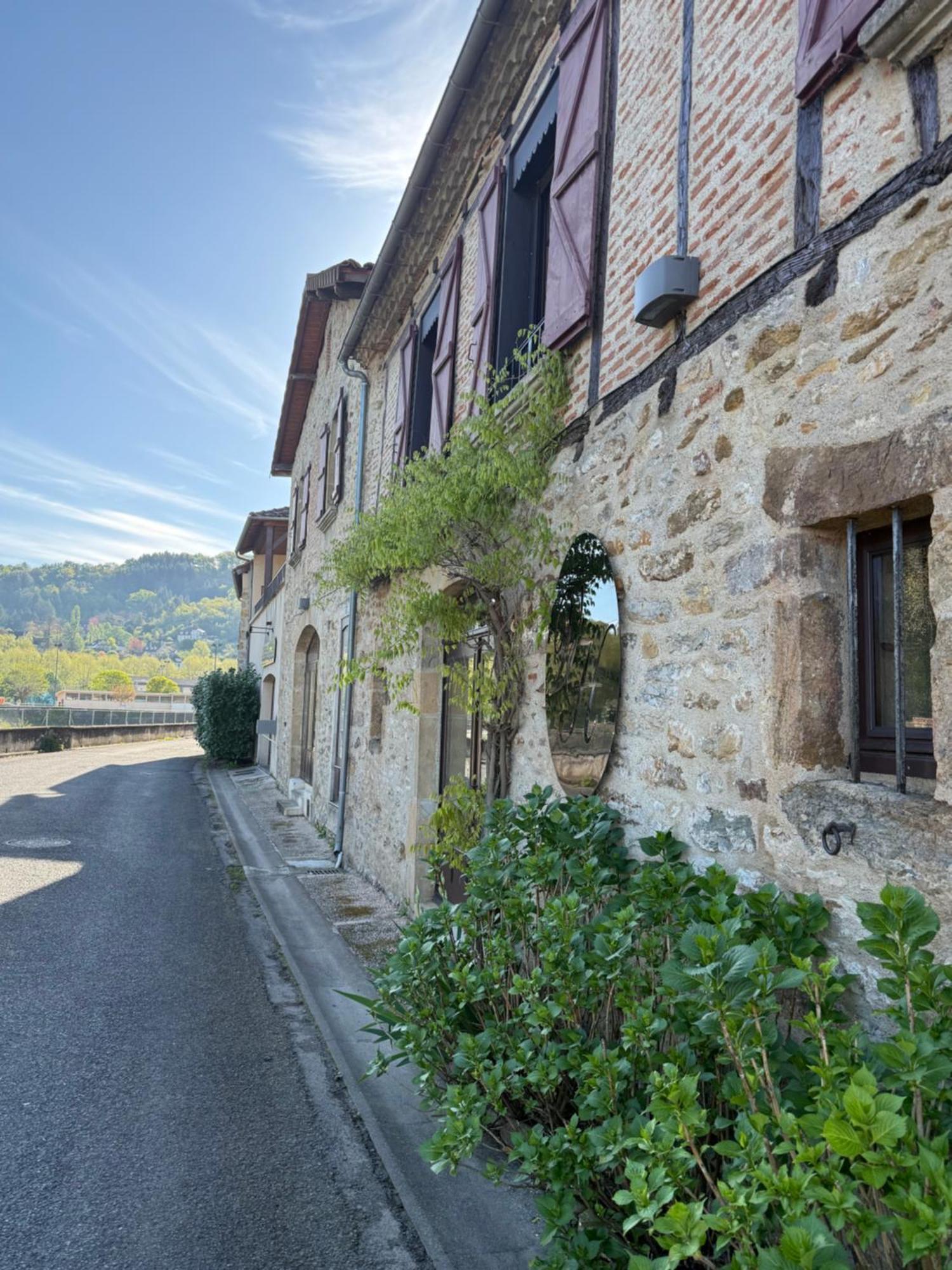 Le Victor Hugo - Hotel Et Restaurant - Logis Hotels Saint-Céré Eksteriør bilde