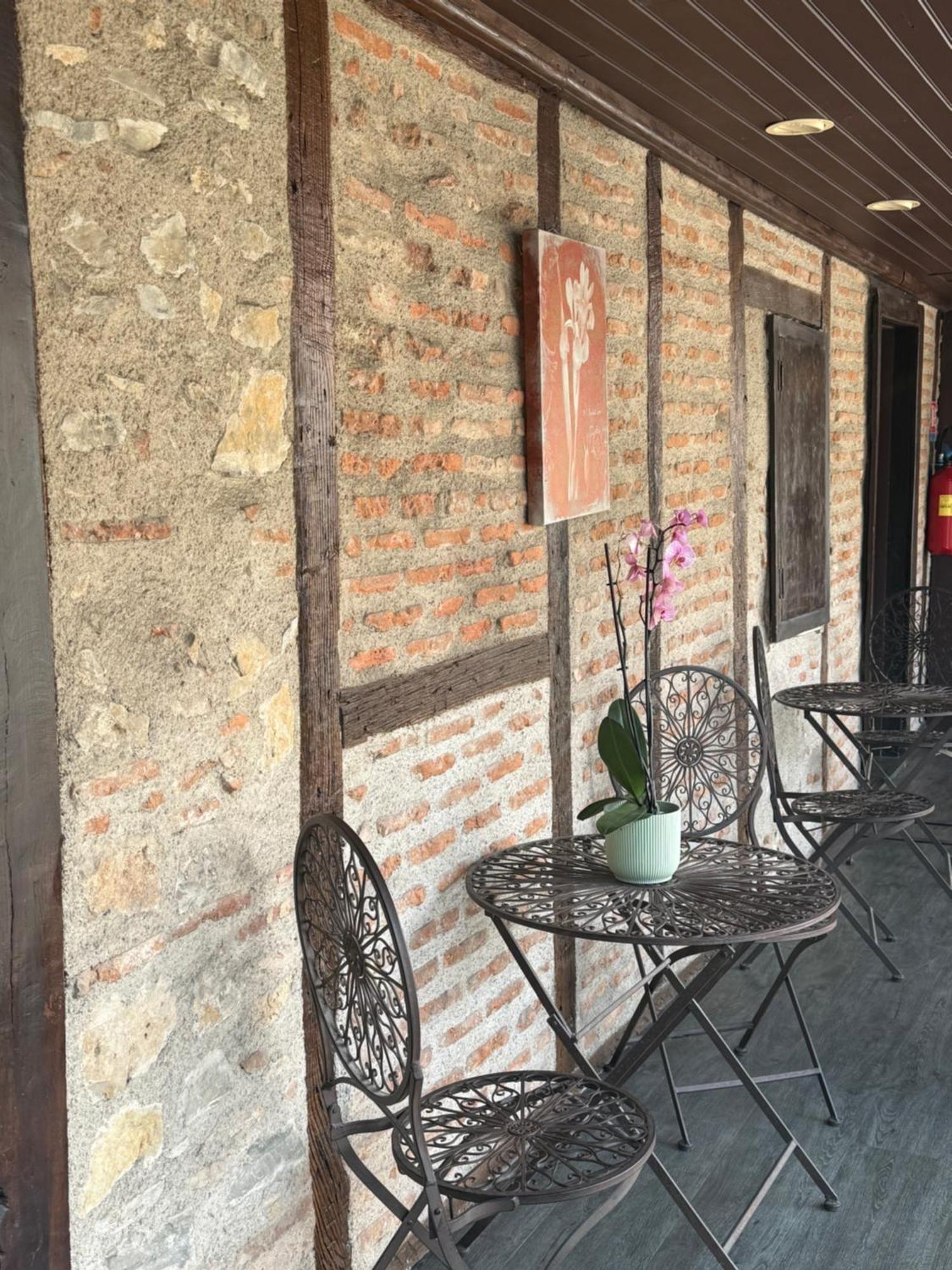 Le Victor Hugo - Hotel Et Restaurant - Logis Hotels Saint-Céré Eksteriør bilde
